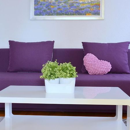 Iris Beach Apartments Каштела Екстер'єр фото