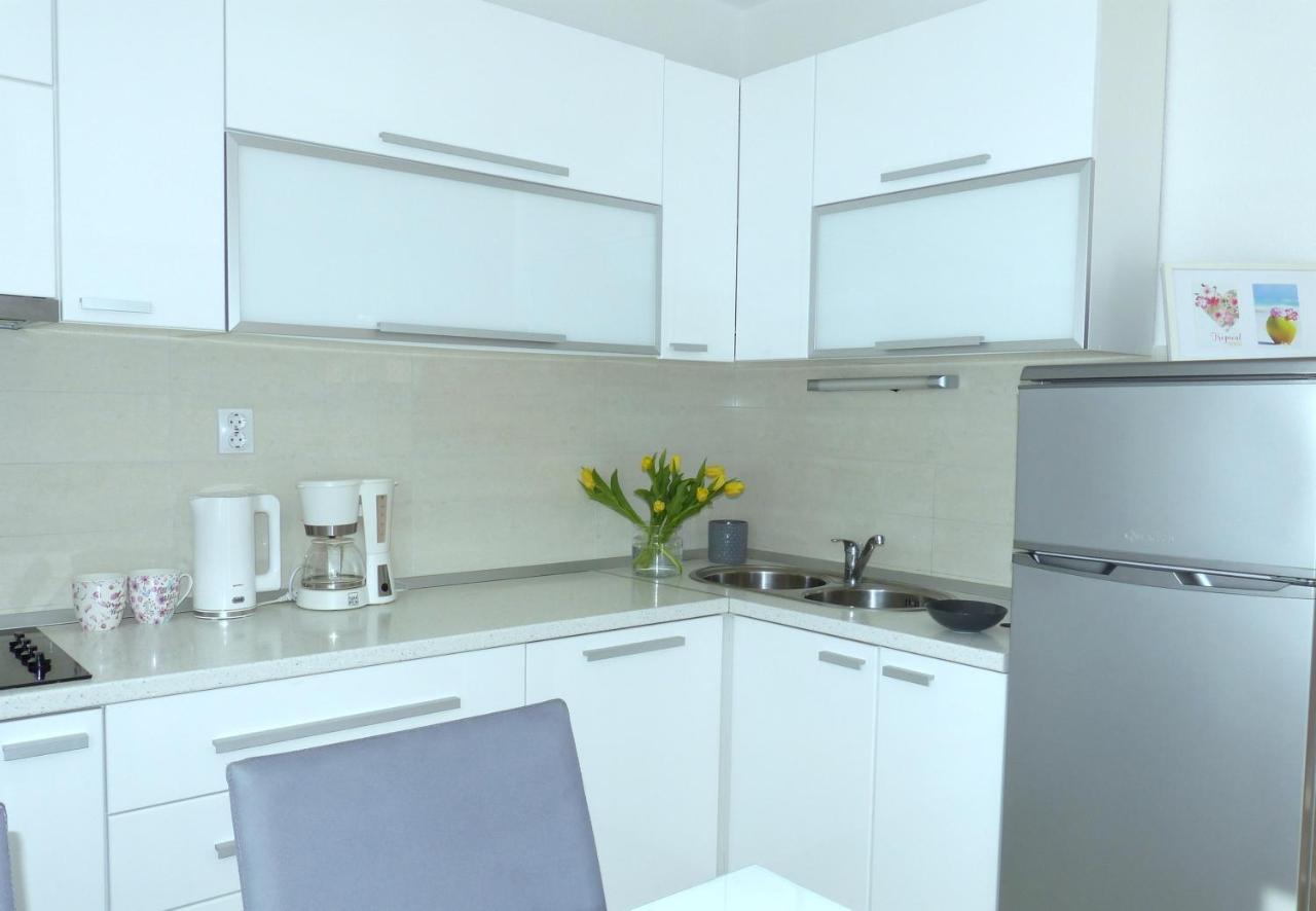Iris Beach Apartments Каштела Екстер'єр фото