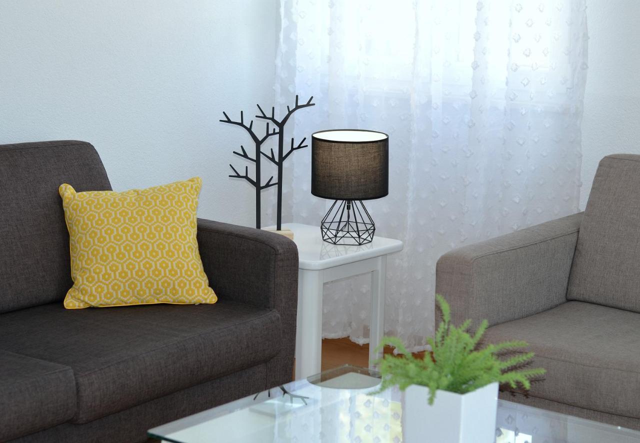 Iris Beach Apartments Каштела Екстер'єр фото