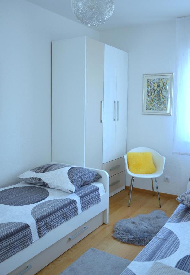 Iris Beach Apartments Каштела Екстер'єр фото