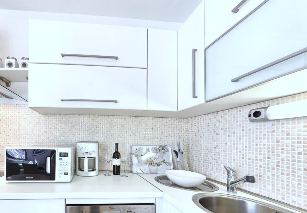 Iris Beach Apartments Каштела Екстер'єр фото