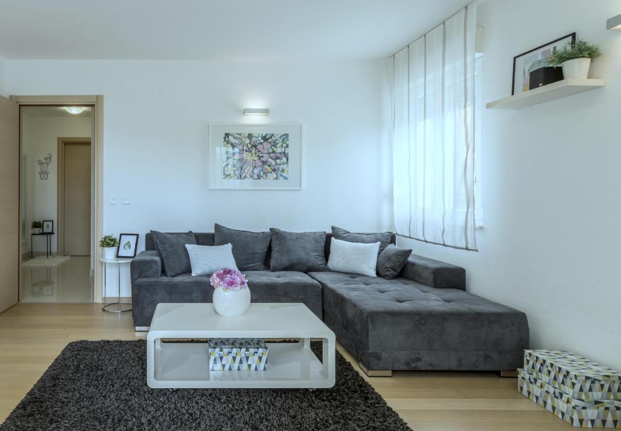 Iris Beach Apartments Каштела Екстер'єр фото