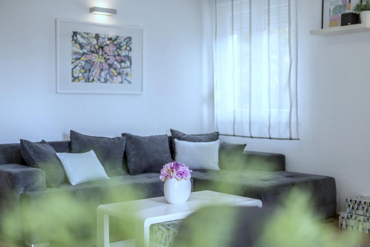 Iris Beach Apartments Каштела Екстер'єр фото