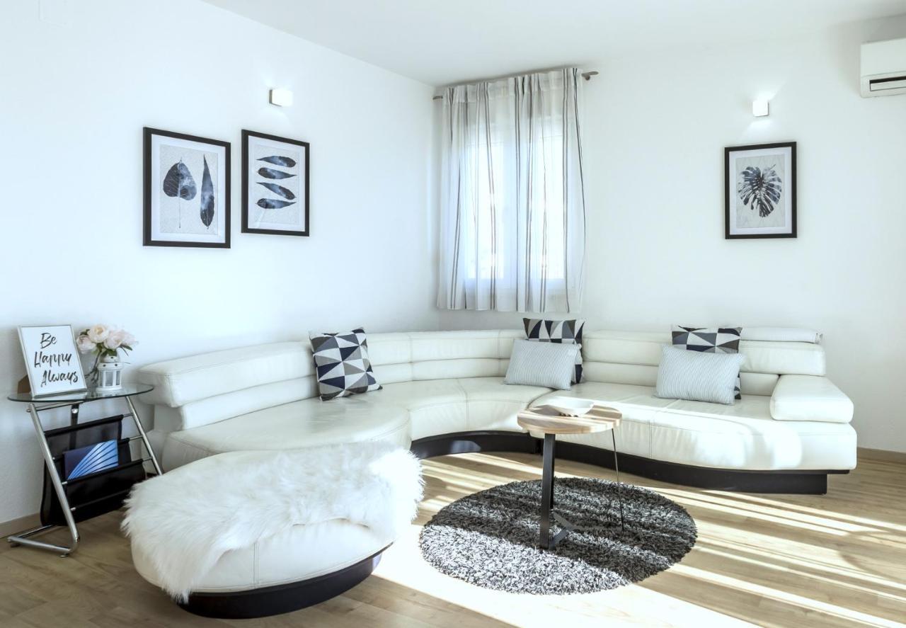 Iris Beach Apartments Каштела Екстер'єр фото