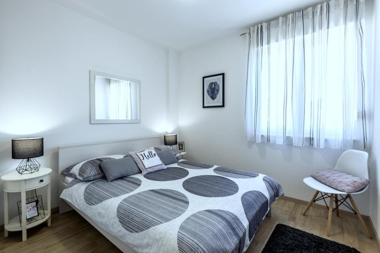 Iris Beach Apartments Каштела Екстер'єр фото