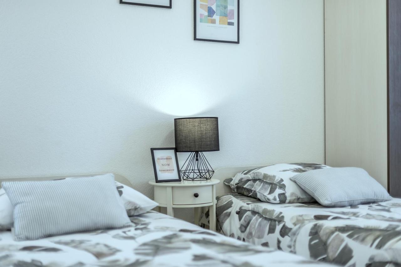 Iris Beach Apartments Каштела Екстер'єр фото