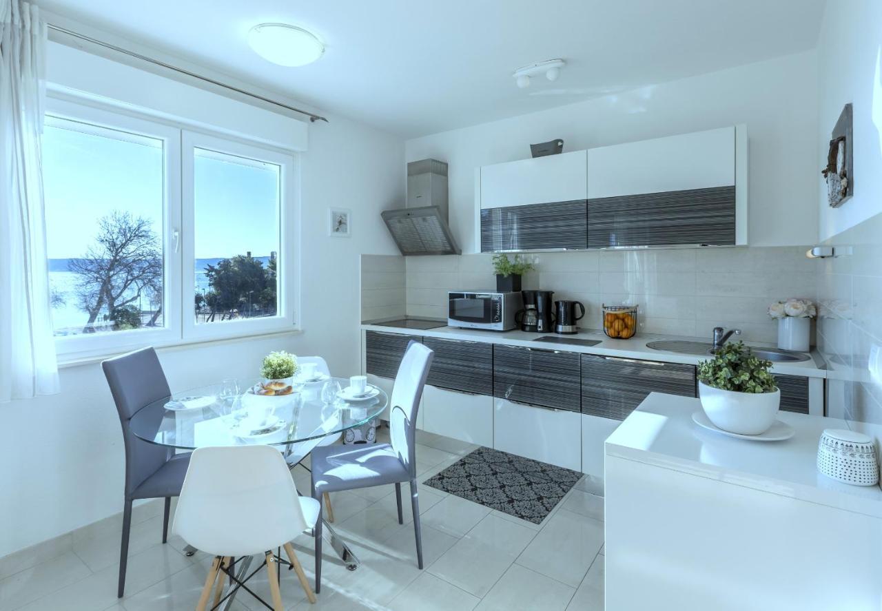 Iris Beach Apartments Каштела Екстер'єр фото