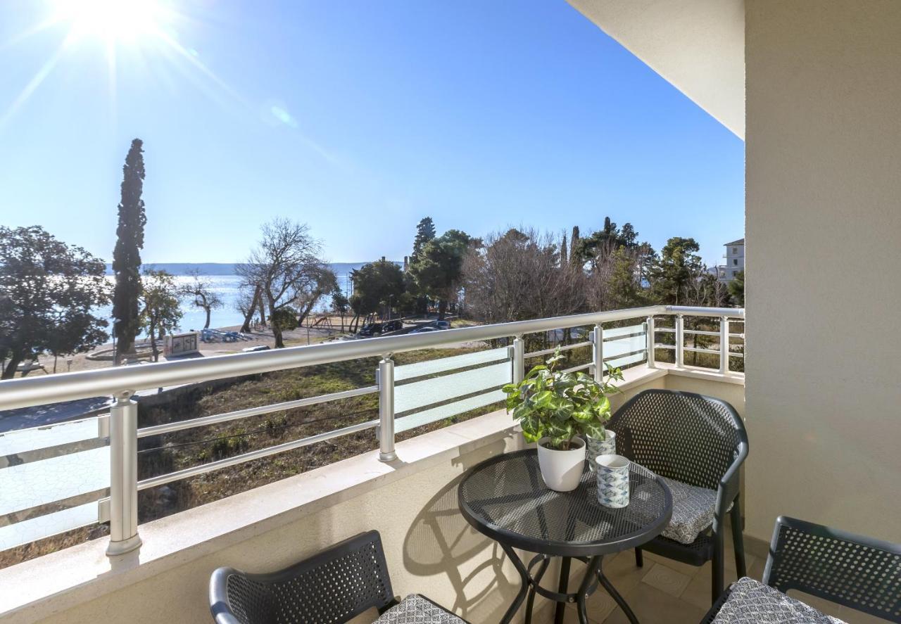 Iris Beach Apartments Каштела Екстер'єр фото