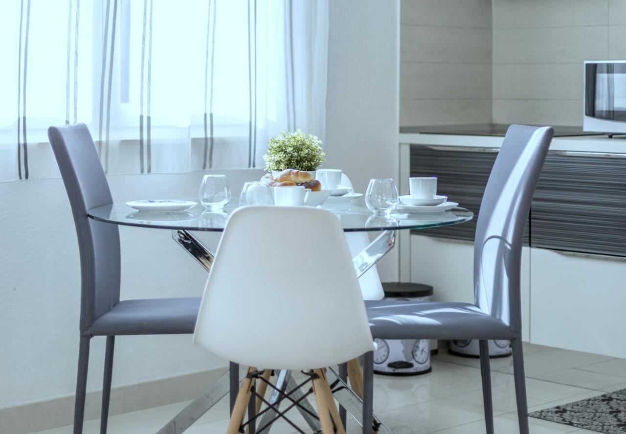 Iris Beach Apartments Каштела Екстер'єр фото